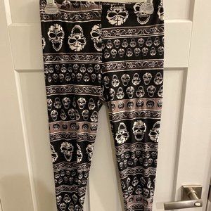 Skull leggings purple and black